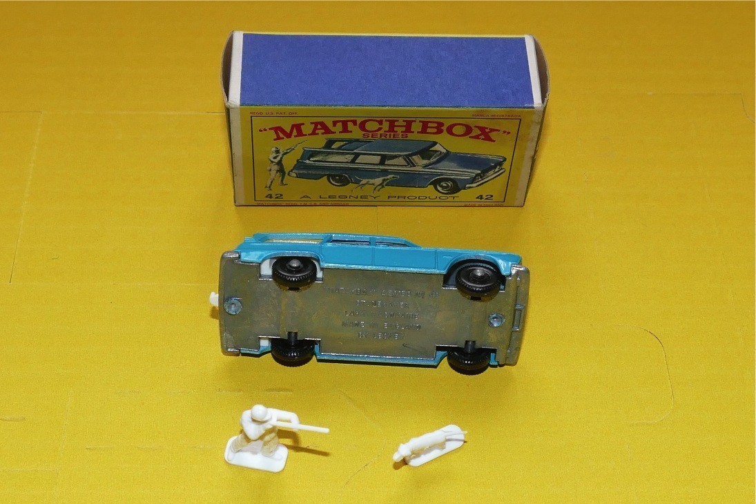 MATCHBOX LESNEY  Nº 42 STUDEBAKER LARK WAGONNAIRE BLEU