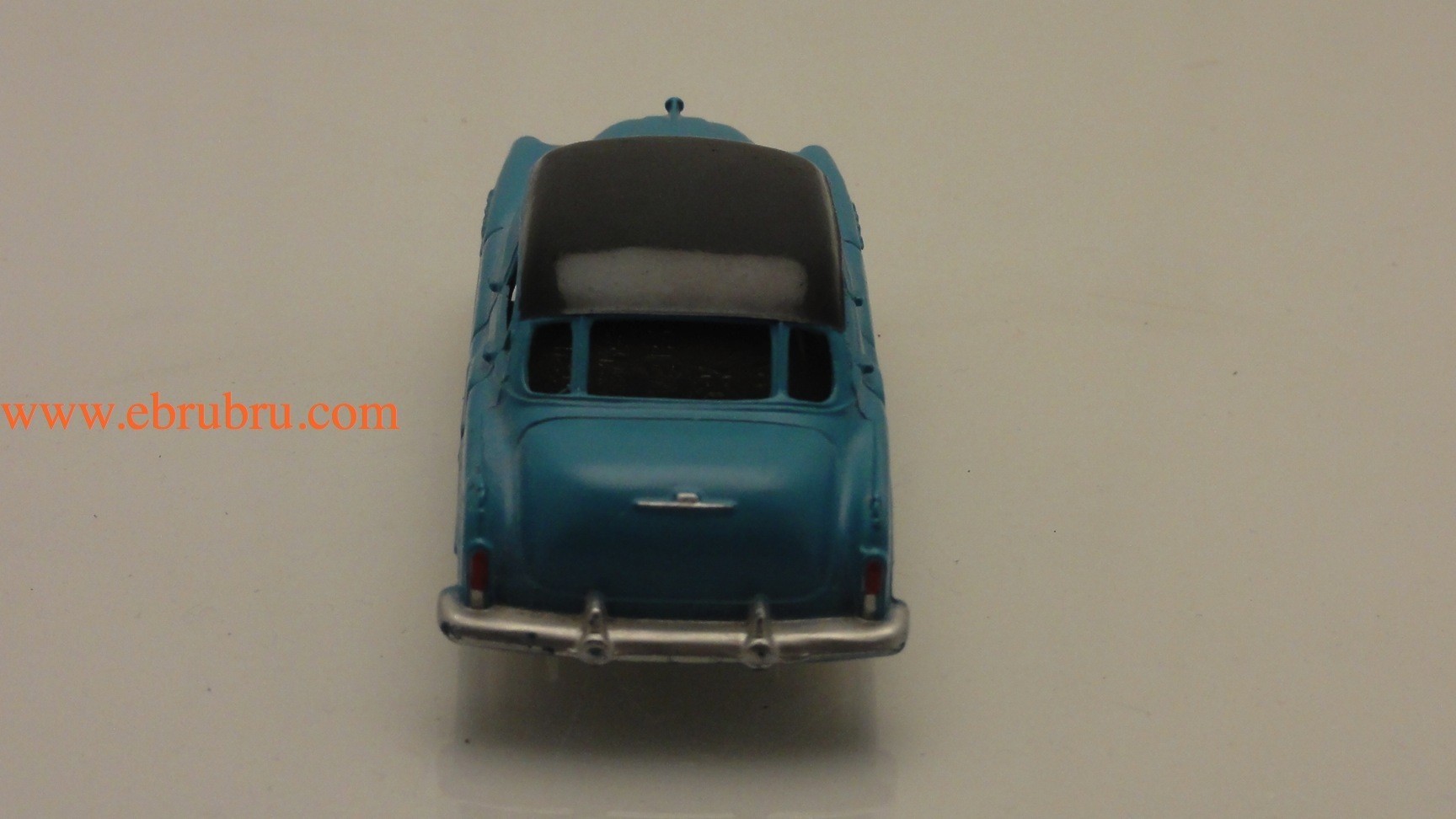 BUICK ROADMASTER SEDAN BLEU MOYEN DINKY TOYS RÉF 24V