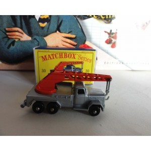 AUTHENTIC LESNEY SERIES MATCHBOX 30 6 - WHEEL CRANE TRUCK VINTAGE DIECAST CAR