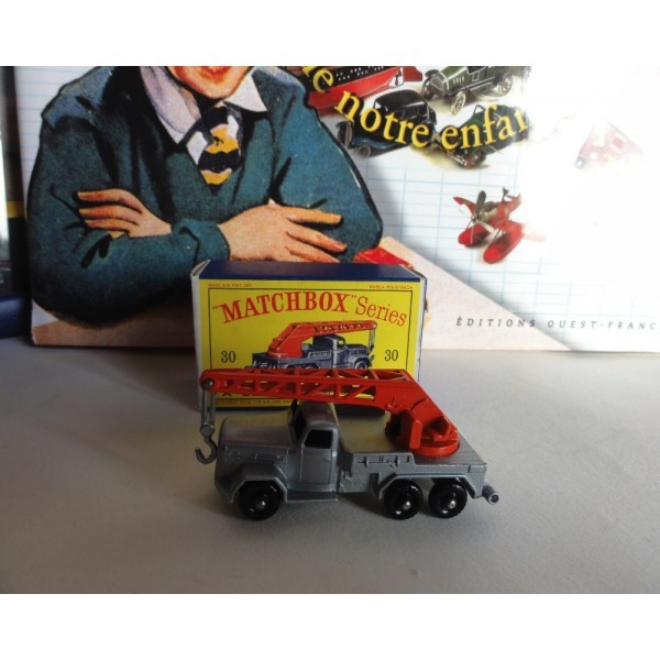 AUTHENTIC LESNEY SERIES MATCHBOX 30 6 - WHEEL CRANE TRUCK VINTAGE DIECAST CAR