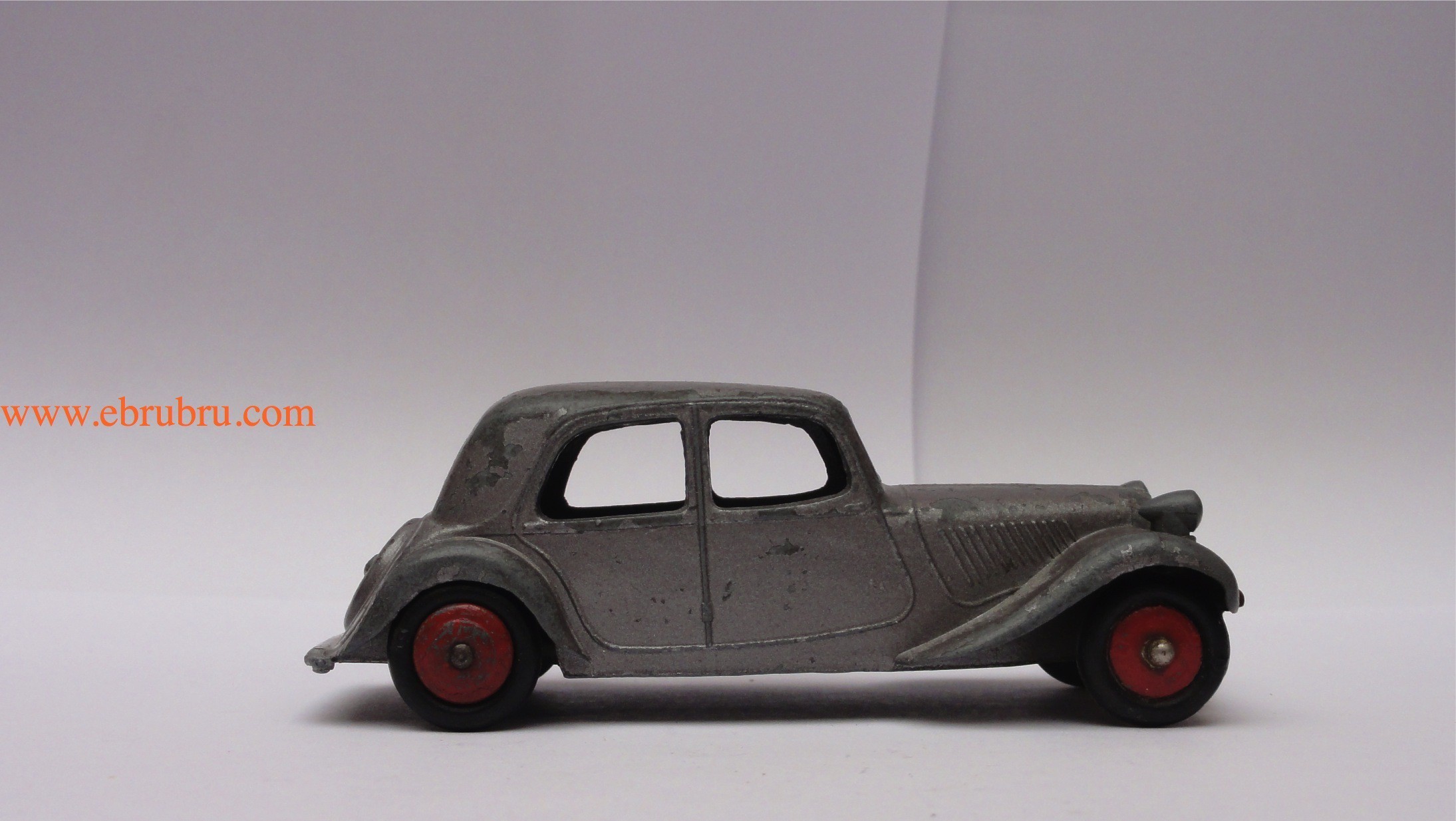 TRACTION 11 BL CITROEN GRIS MÉTALLISÉ DINKY TOYS RÉF 24N