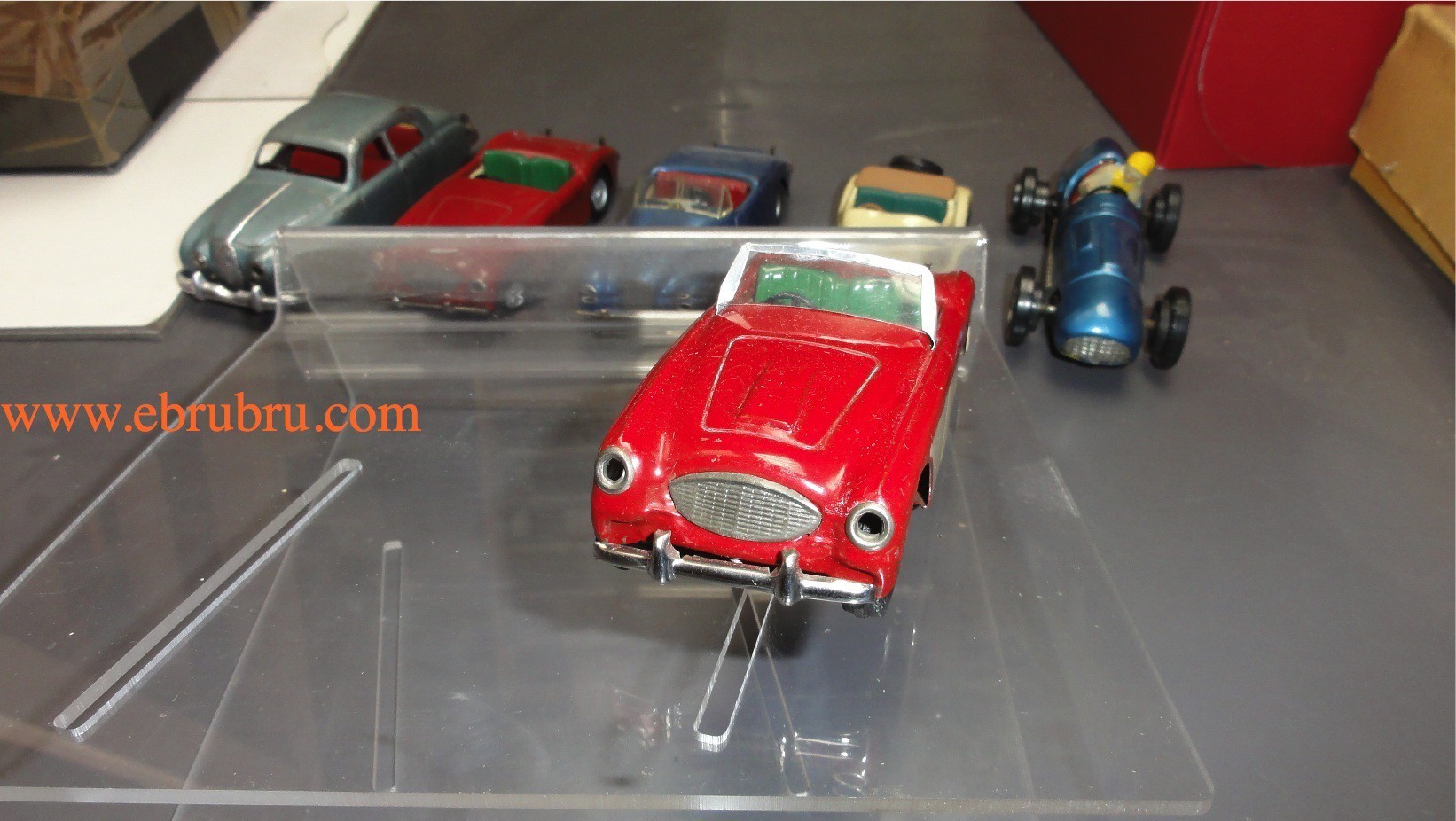 AUSTIN HEALEY 100/6 ROUGE ELECTRIC TINPLATE SCALEXTRIC