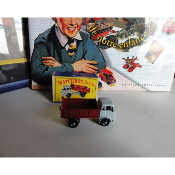 AUTHENTIC LESNEY SERIES MATCHBOX 3 BEDFORD TIPPER TRUCK VINTAGE DIECAST CAR