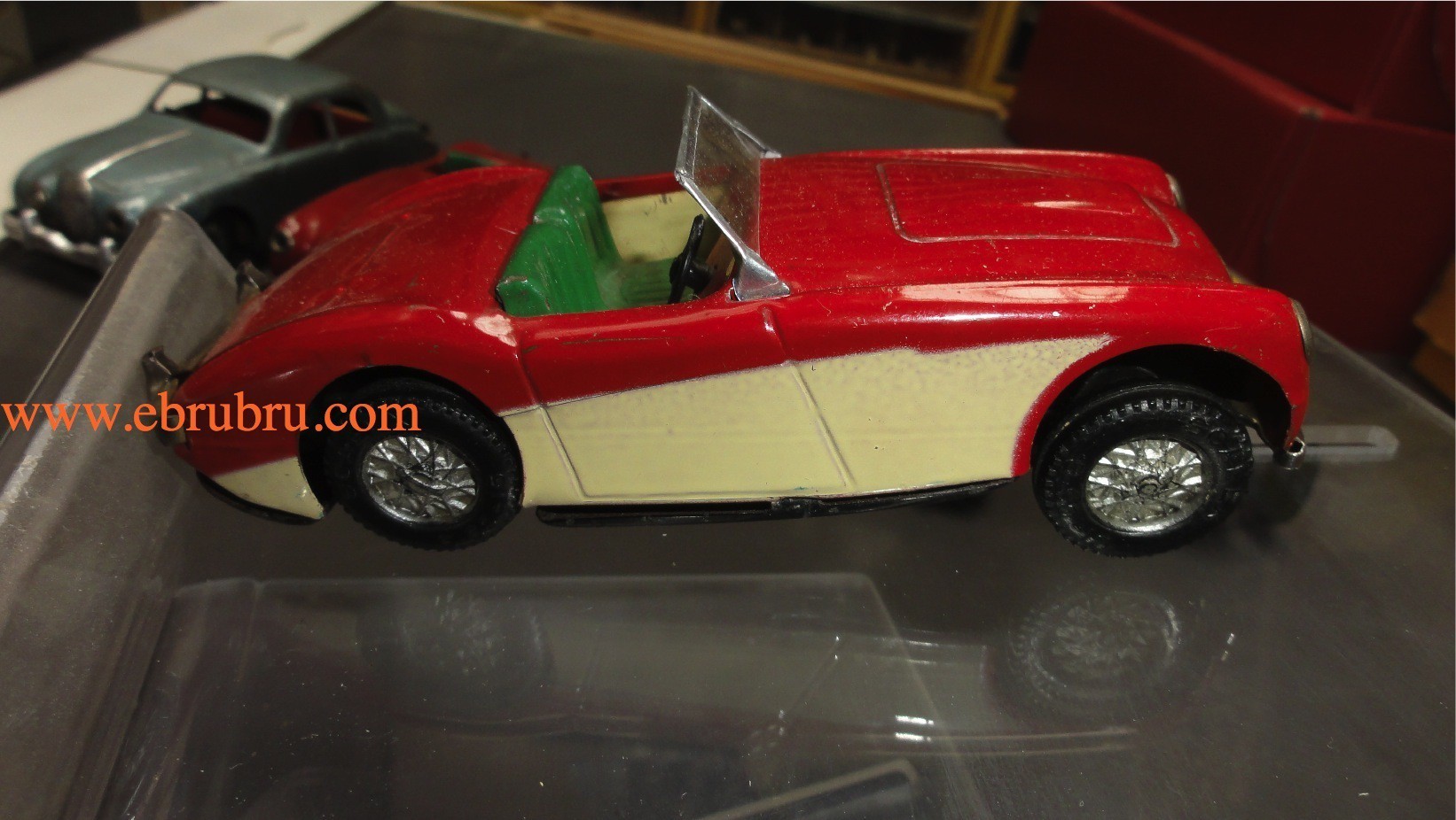 AUSTIN HEALEY 100/6 ROUGE ELECTRIC TINPLATE SCALEXTRIC