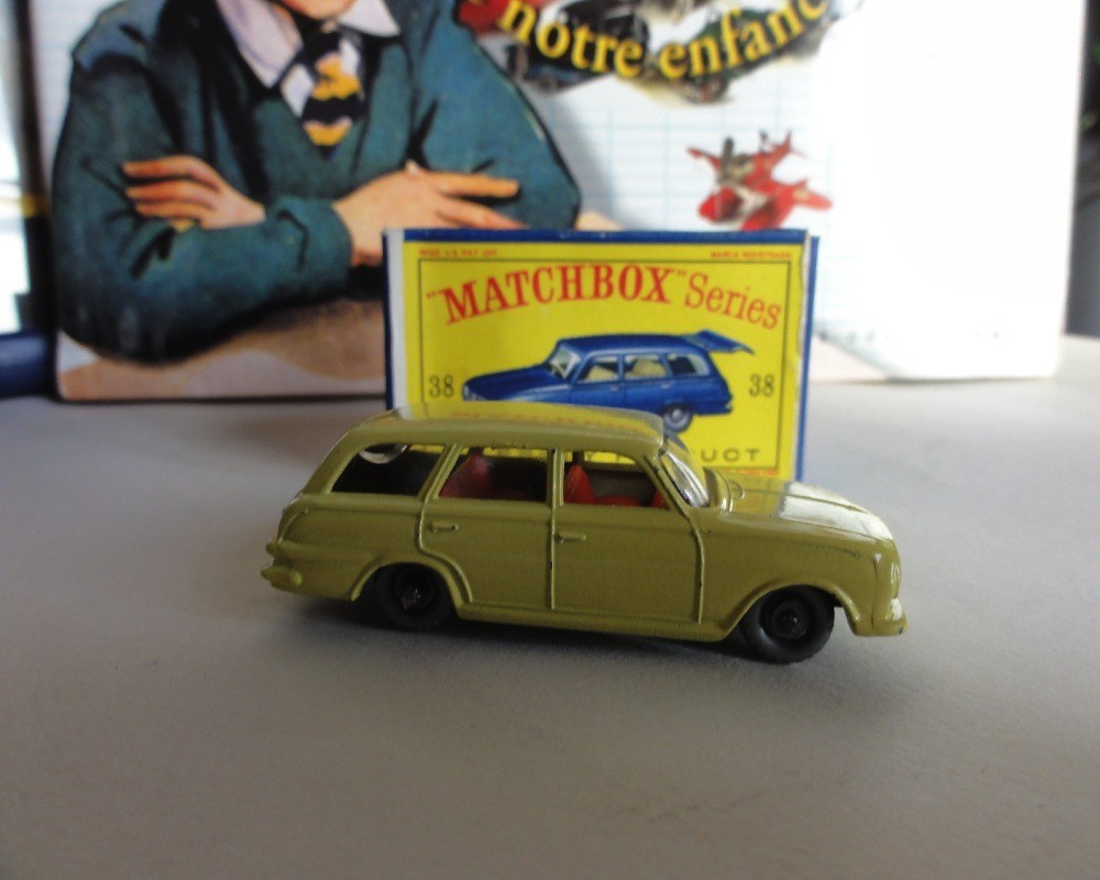 AUTHENTIC LESNEY SERIES MATCHBOX 38 VAUXHALL VICTOR ESTATE VINTAGE CAR