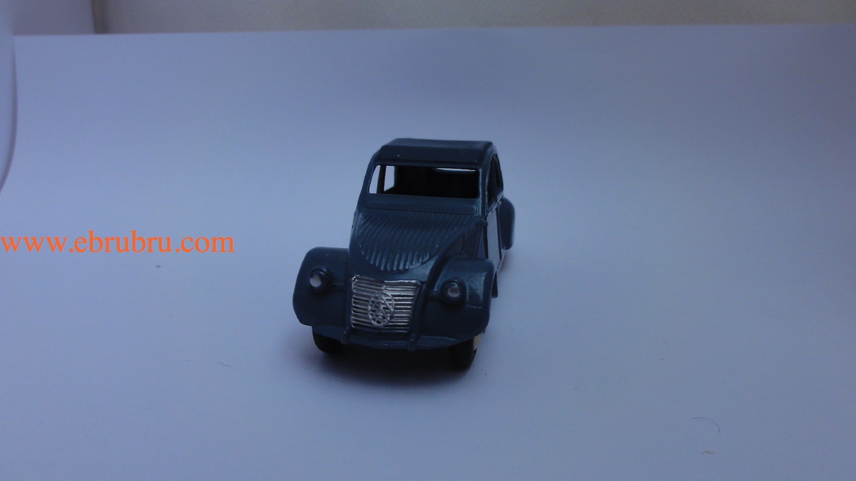 2CV BLEU PÉTROLE FONCÉ MODELE 1950 DINKY TOYS RÉF 24T