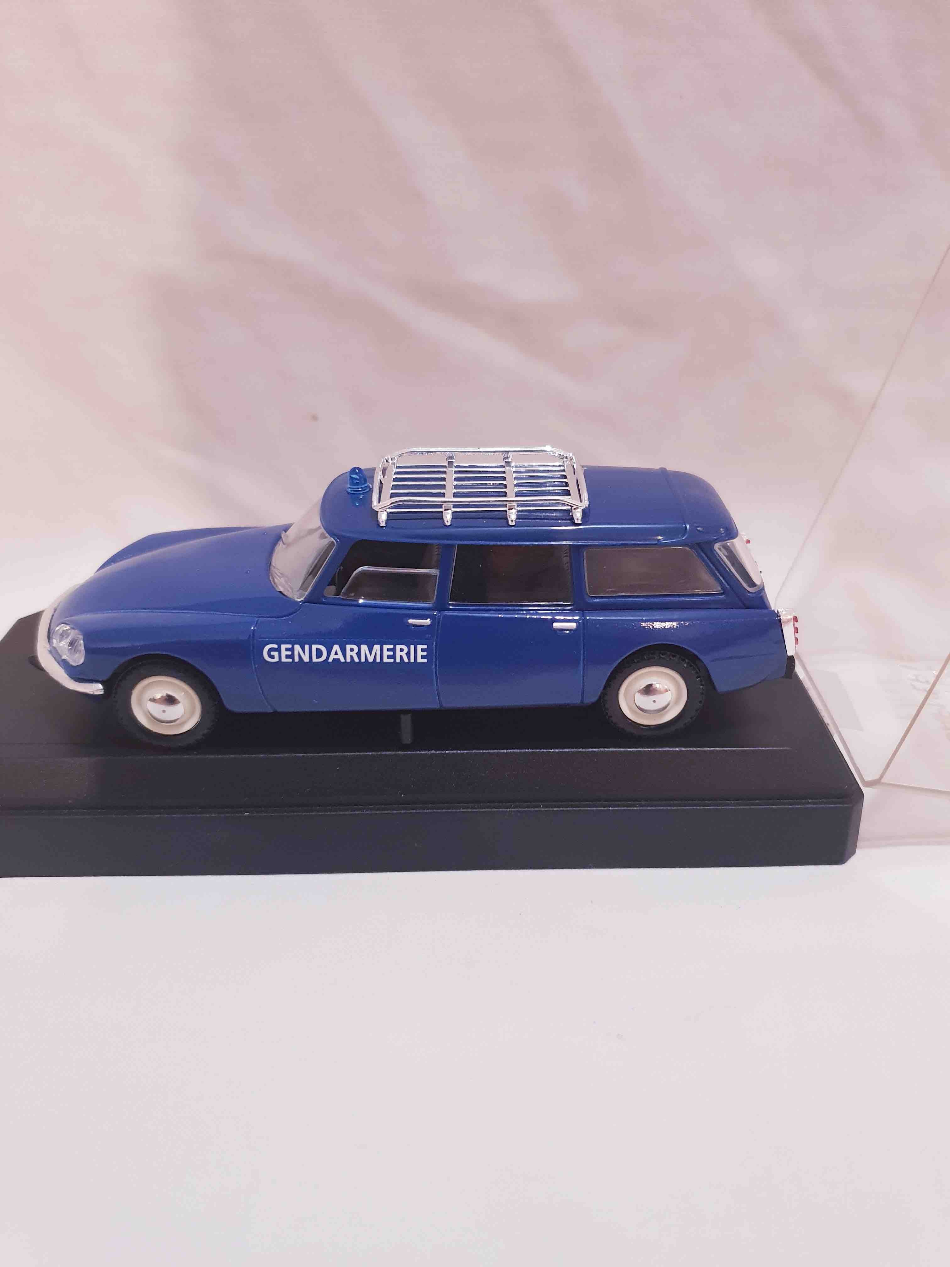 V382 CITROEN DS  GENDARMERIE VEREM SOLIDO