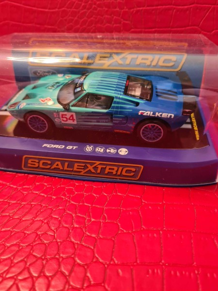 FORD GT-R BLACK SWAN RACING SCALEXTIC REF C3136 