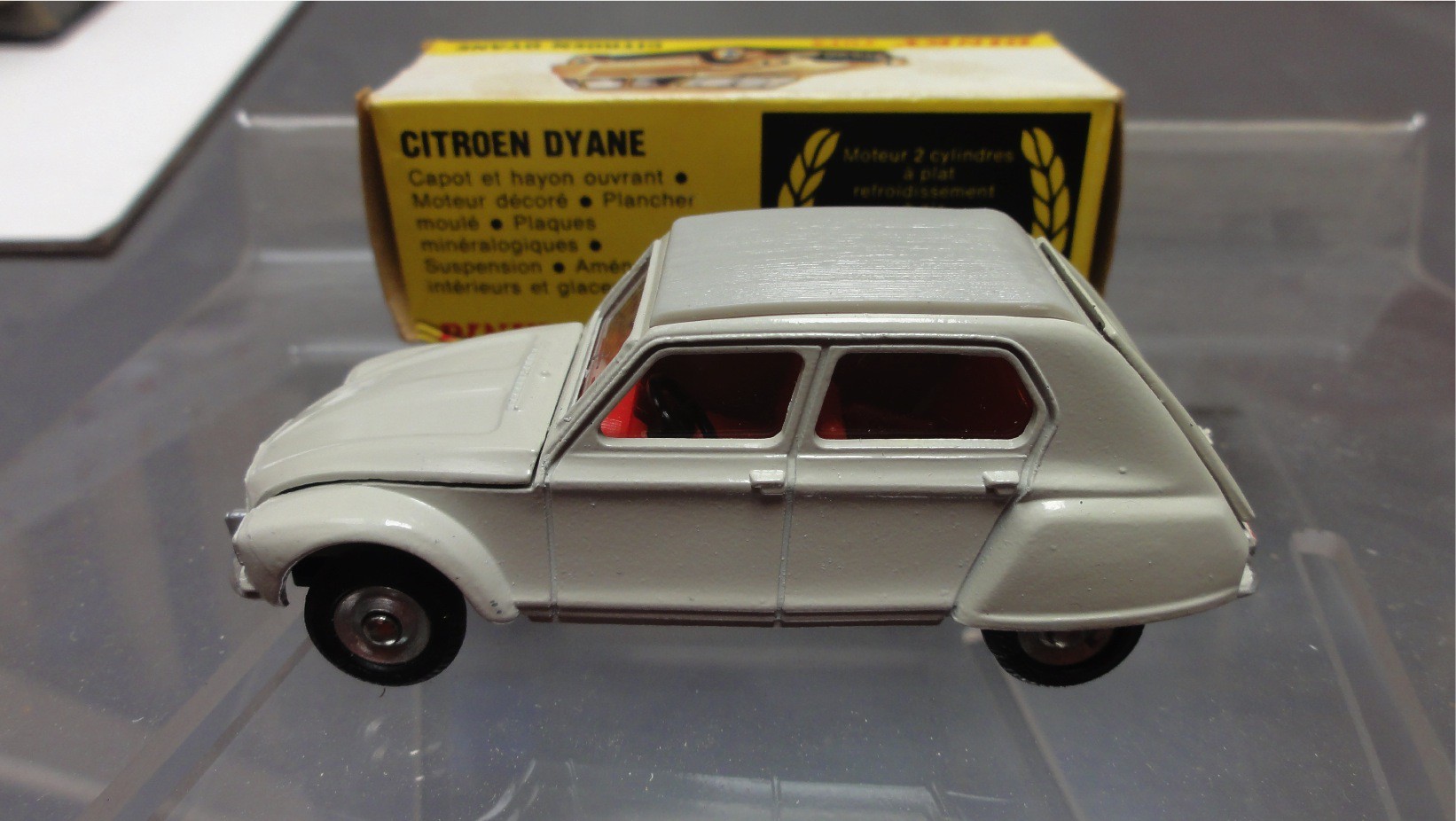 Citroën Dyane beige Dinky Toys réf 1413