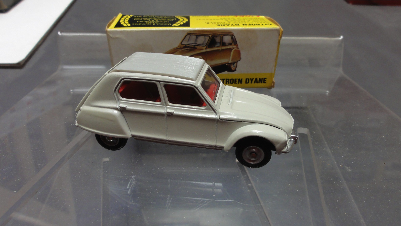 Citroën Dyane beige Dinky Toys réf 1413