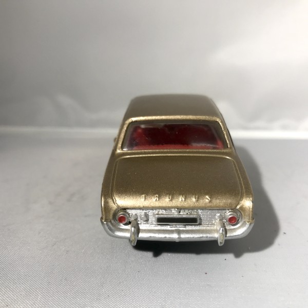 Ford Taunus 17M  beige doré métallisé 2 portes  Dinky Toys réf 559