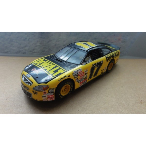 FORD TAURUS DEWALT N°17 MATT KENSETH NASCAR SCALEXTRIC C2372