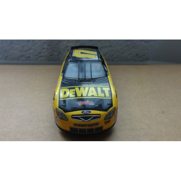 FORD TAURUS DEWALT N°17 MATT KENSETH NASCAR SCALEXTRIC C2372