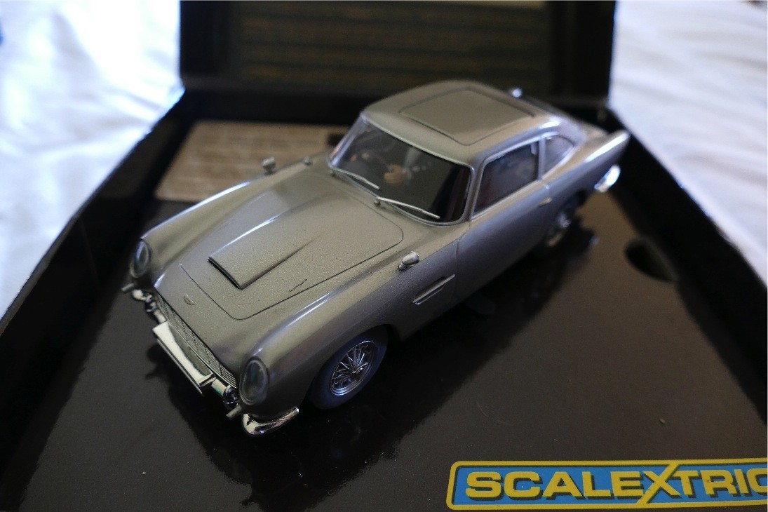 SCALEXTRIC C3091 GOLDFINGER JAMES BOND 007 ASTON MARTIN DB5 