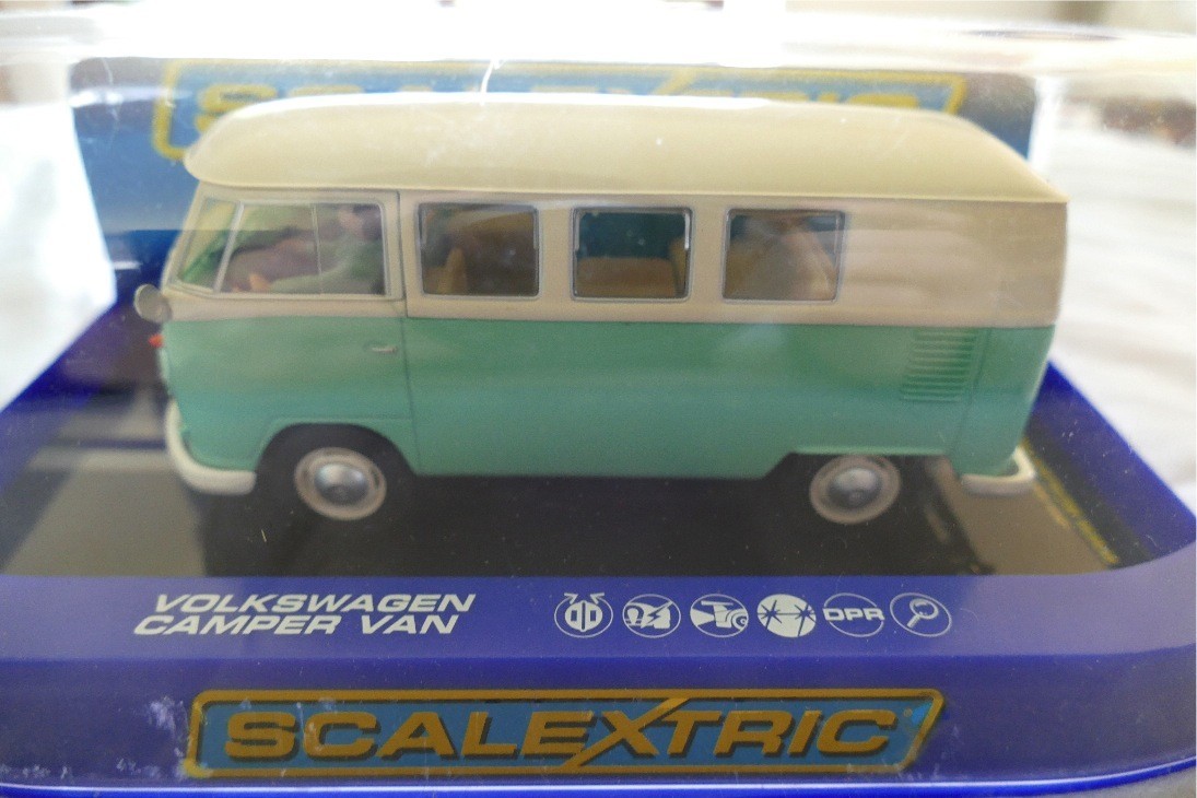 SCALEXTRIC C3760 VOLKSWAGEN CAMPER VAN GREEN BEIGE