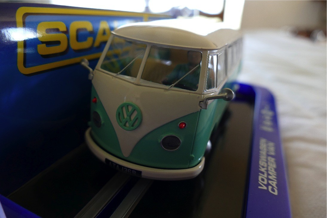 SCALEXTRIC C3760 VOLKSWAGEN CAMPER VAN GREEN BEIGE