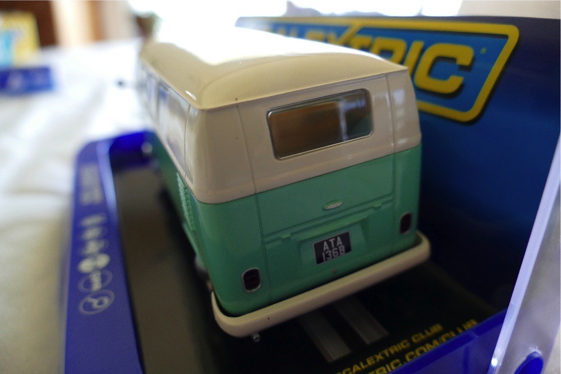 SCALEXTRIC C3760 VOLKSWAGEN CAMPER VAN GREEN BEIGE